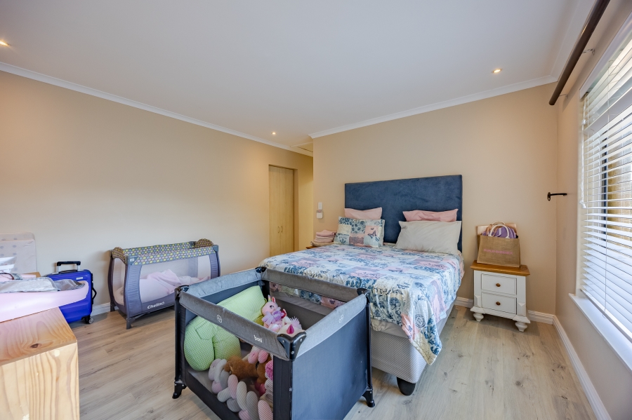 4 Bedroom Property for Sale in Flamingo Vlei Western Cape
